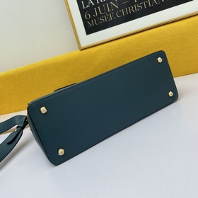 PRADA Сумка Модель： 5008  Изготовлена из импортной телячьей кожи