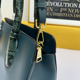 PRADA Сумка Модель： 5008  Изготовлена из импортной телячьей кожи