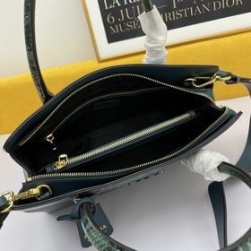 PRADA Сумка Модель： 5008  Изготовлена из импортной телячьей кожи