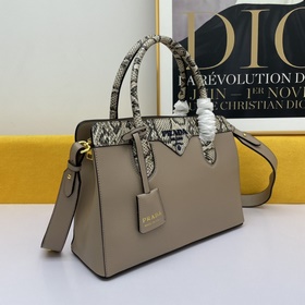 PRADA Сумка Модель： 5008  Изготовлена из импортной телячьей кожи