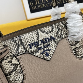 PRADA Сумка Модель： 5008  Изготовлена из импортной телячьей кожи