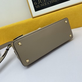 PRADA Сумка Модель： 5008  Изготовлена из импортной телячьей кожи
