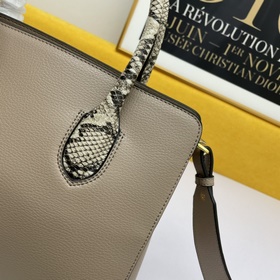 PRADA Сумка Модель： 5008  Изготовлена из импортной телячьей кожи