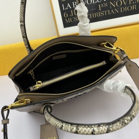 PRADA Сумка Модель： 5008  Изготовлена из импортной телячьей кожи