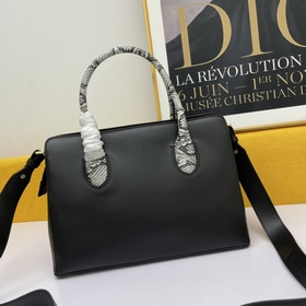 PRADA Сумка Модель： 5008  Изготовлена из импортной телячьей кожи