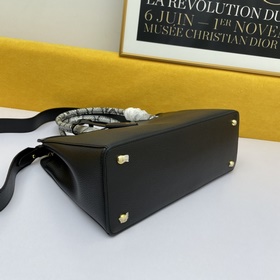 PRADA Сумка Модель： 5008  Изготовлена из импортной телячьей кожи