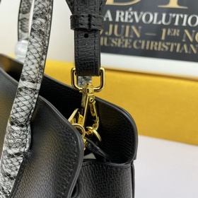 PRADA Сумка Модель： 5008  Изготовлена из импортной телячьей кожи