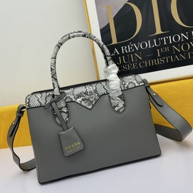 PRADA сумка Модель： 5008 Изготовлена из импортной телячьей кожи