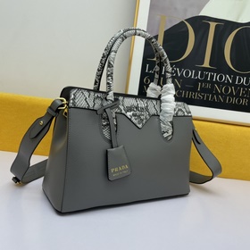 PRADA сумка Модель： 5008 Изготовлена из импортной телячьей кожи