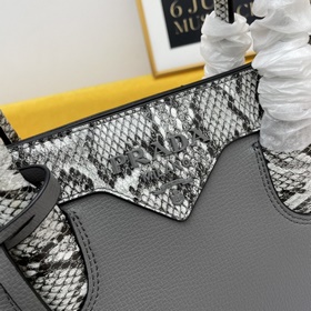 PRADA сумка Модель： 5008 Изготовлена из импортной телячьей кожи