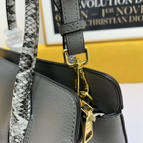 PRADA сумка Модель： 5008 Изготовлена из импортной телячьей кожи