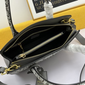 PRADA сумка Модель： 5008 Изготовлена из импортной телячьей кожи