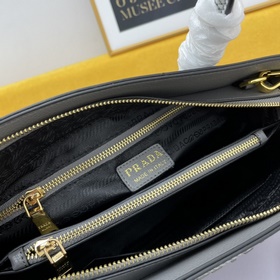 PRADA сумка Модель： 5008 Изготовлена из импортной телячьей кожи