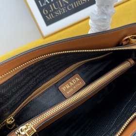 PRADA сумка Модель： 5008 Изготовлена из импортной телячьей кожи