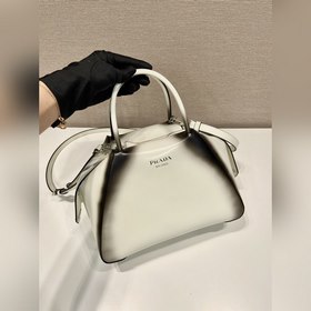PRADA Сумка-бокс градиентным цветом Модель 1BA366 Новая модель с 