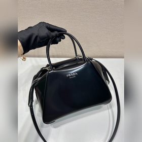 PRADA Сумка-бокс градиентным окрасом Модель 1BA366 Новая модель с