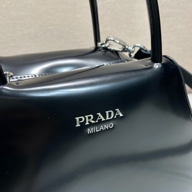 PRADA Сумка-бокс градиентным окрасом Модель 1BA366 Новая модель с