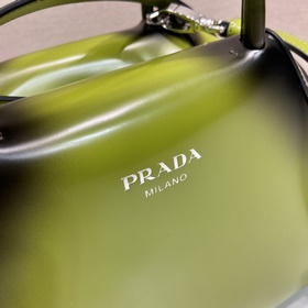 PRADA Сумка-бокс градиентным цветом Модель 1BA366 Новая модель с 
