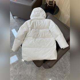 PRADA Новая пуховая куртка с треугольным логотипом, 90% белый гус