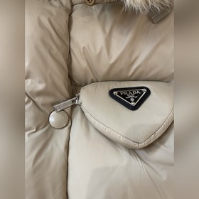 PRADA Пальто с меховым воротником из лисицы, 90% белый гусиный пу
