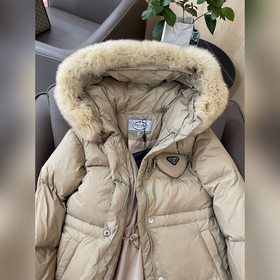 PRADA Пальто с меховым воротником из лисицы, 90% белый гусиный пу