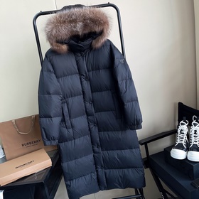 PRADA Новейшая модель длинного пуховика с меховым воротником и ка