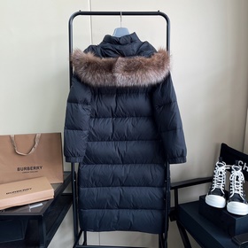 PRADA Новейшая модель длинного пуховика с меховым воротником и ка