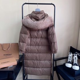 PRADA Новейшая модель длинного пуховика с меховым воротником и ка