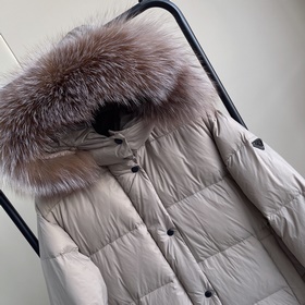 PRADA Новейшая модель осенне-зимнего длинного пуховика с меховым