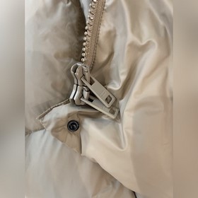 PRADA Длинная пуховая куртка новой модели с треугольным логотипом