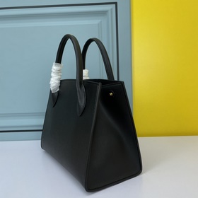PRADA.#66158 изготовлен из импортной кожи крупного рогатого скота