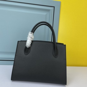 PRADA.#66158 изготовлен из импортной кожи крупного рогатого скота