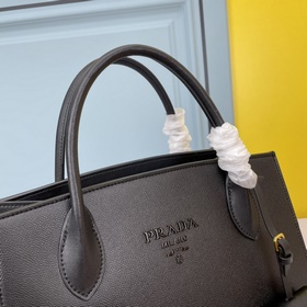 PRADA.#66158 изготовлен из импортной кожи крупного рогатого скота