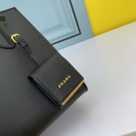 PRADA.#66158 изготовлен из импортной кожи крупного рогатого скота