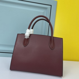 PRADA.#66158 изготовлен из импортной кожи крупного рогатого скота