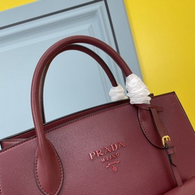 PRADA.#66158 изготовлен из импортной кожи крупного рогатого скота