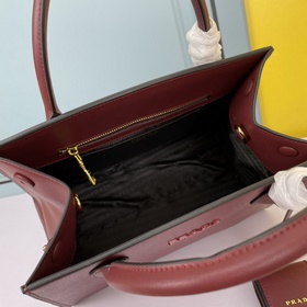 PRADA.#66158 изготовлен из импортной кожи крупного рогатого скота