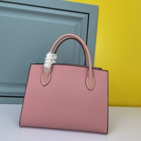 PRADA.#66158 изготовлен из импортной кожи крупного рогатого скота
