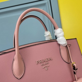 PRADA.#66158 изготовлен из импортной кожи крупного рогатого скота