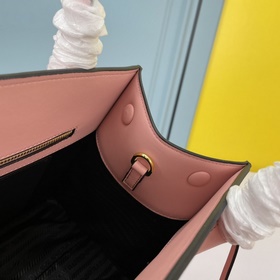 PRADA.#66158 изготовлен из импортной кожи крупного рогатого скота