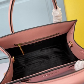 PRADA.#66158 изготовлен из импортной кожи крупного рогатого скота