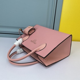 PRADA.#66158 изготовлен из импортной кожи крупного рогатого скота