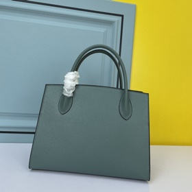 PRADA.#66158 изготовлен из импортной кожи крупного рогатого скота