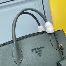 PRADA.#66158 изготовлен из импортной кожи крупного рогатого скота