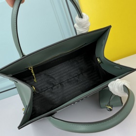 PRADA.#66158 изготовлен из импортной кожи крупного рогатого скота