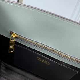 PRADA.#66158 изготовлен из импортной кожи крупного рогатого скота