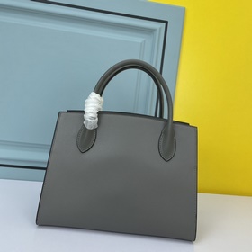 PRADA.#66158 изготовлен из импортной кожи крупного рогатого скота