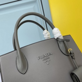 PRADA.#66158 изготовлен из импортной кожи крупного рогатого скота