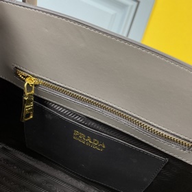 PRADA.#66158 изготовлен из импортной кожи крупного рогатого скота