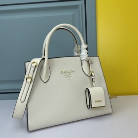 PRADA.#66158 изготовлен из импортной кожи крупного рогатого скота